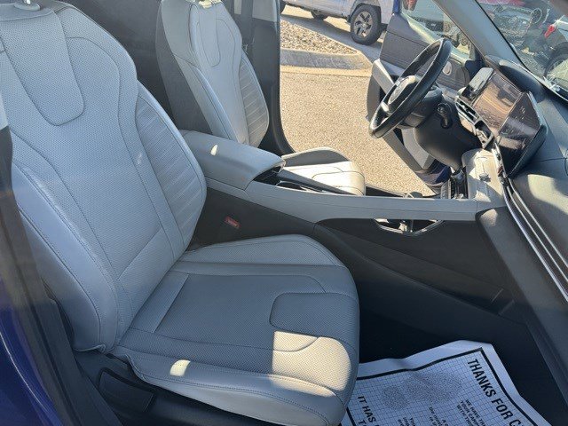 Used 2023 Hyundai Elantra Limited w/ Cargo Package image 33