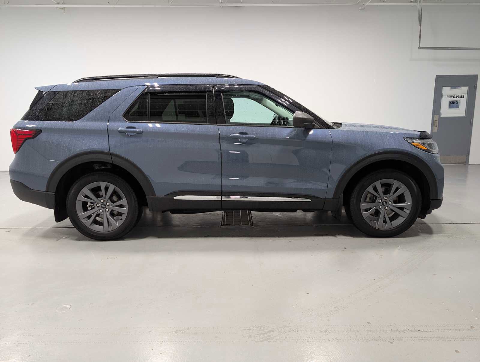 Certified 2025 Ford Explorer Active w/ Active Comfort Package image 7