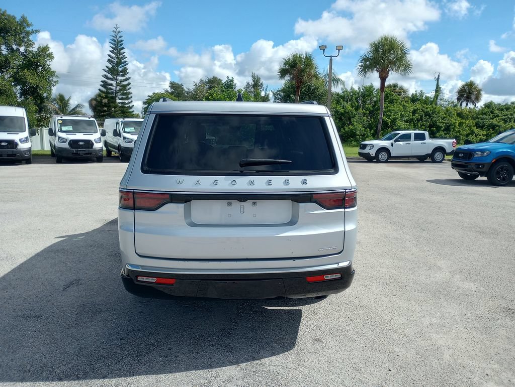 Used 2024 Jeep Wagoneer L Series II w/ Flexible Seating Group AWD/4WD image 5