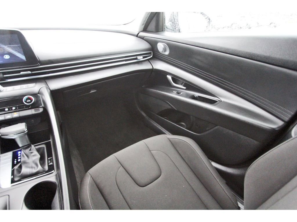 Used 2024 Hyundai Elantra SEL image 13