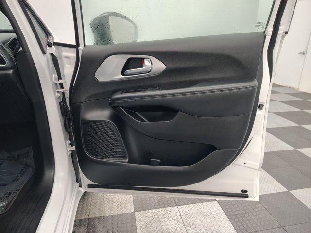 Used 2026 Chrysler Pacifica Limited w/ S Appearance Package FWD image 26
