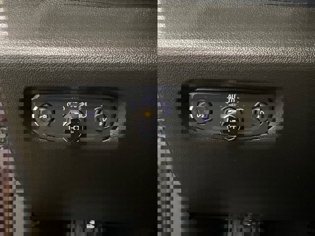 Used 2021 Chevrolet Traverse LT w/ LT Premium Package image 18