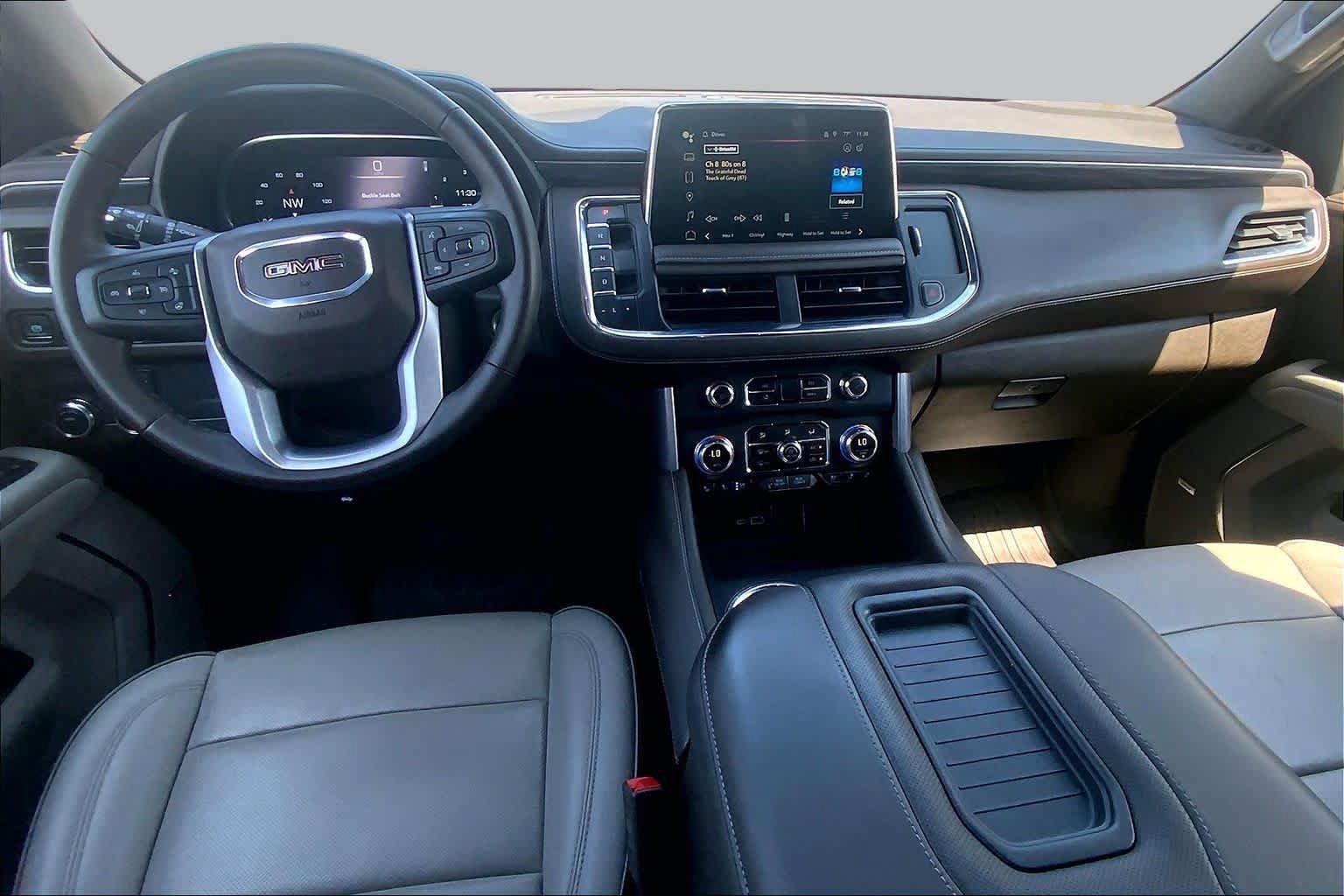Used 2024 GMC Yukon XL SLT w/ SLT Luxury Package RWD image 16