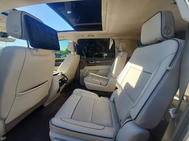 Used 2021 GMC Yukon XL Denali w/ Denali Premium Package image 13