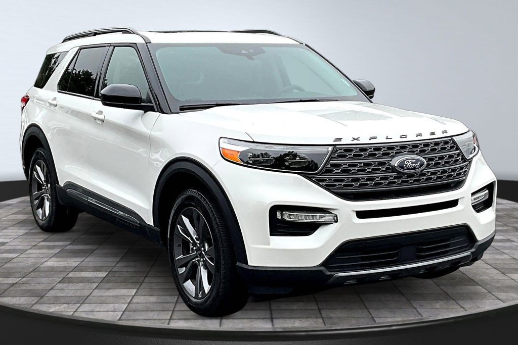 Certified 2023 Ford Explorer XLT w/ Equipment Group 202A AWD/4WD image 1