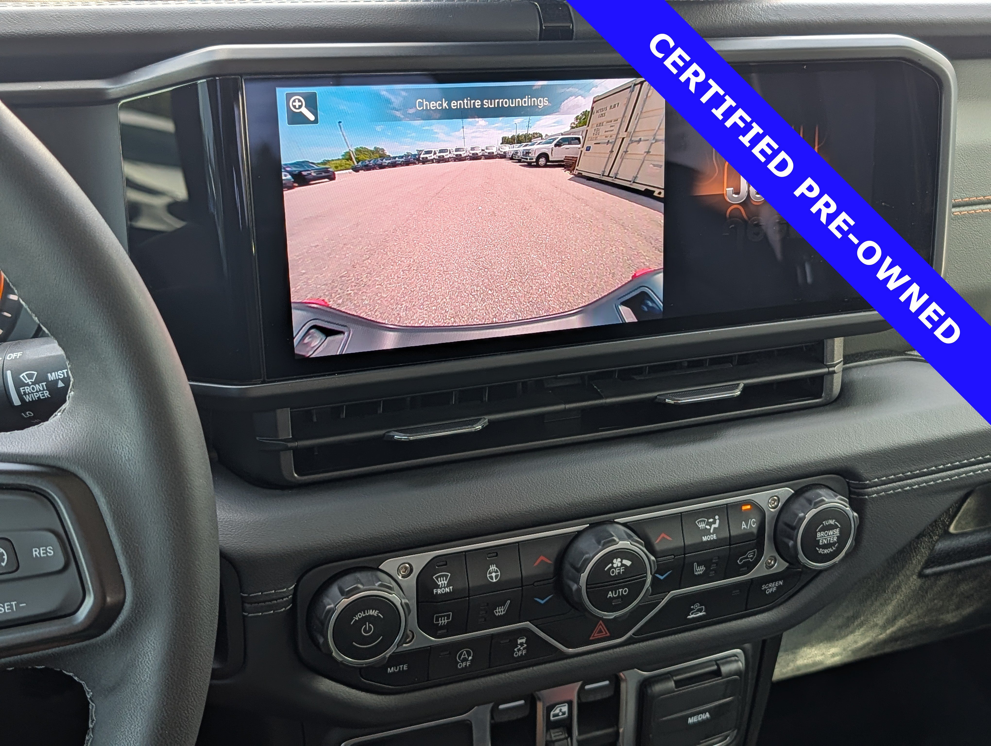 Used 2025 Jeep Gladiator Mojave w/ Convenience Group AWD/4WD image 36