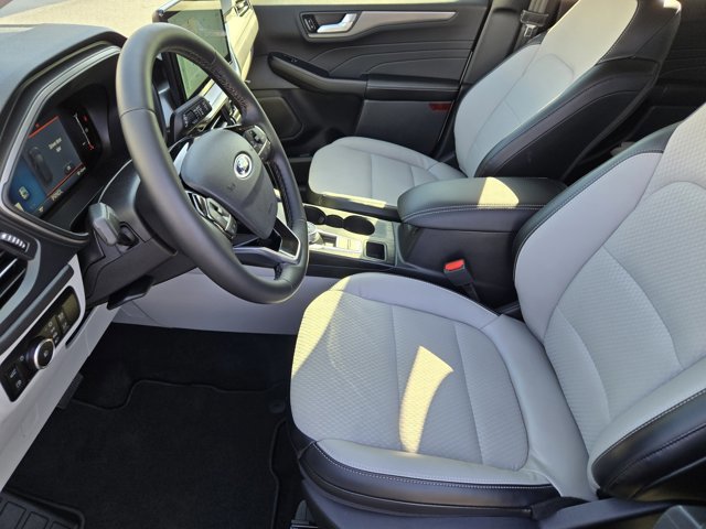 Certified 2025 Ford Escape SE image 12