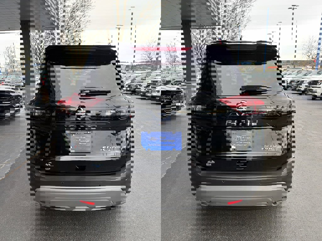 Used 2023 Nissan Rogue SV image 11