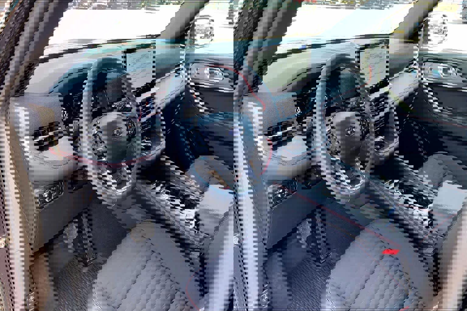 Certified 2025 Ford Explorer ST-Line w/ Premium Package image 18