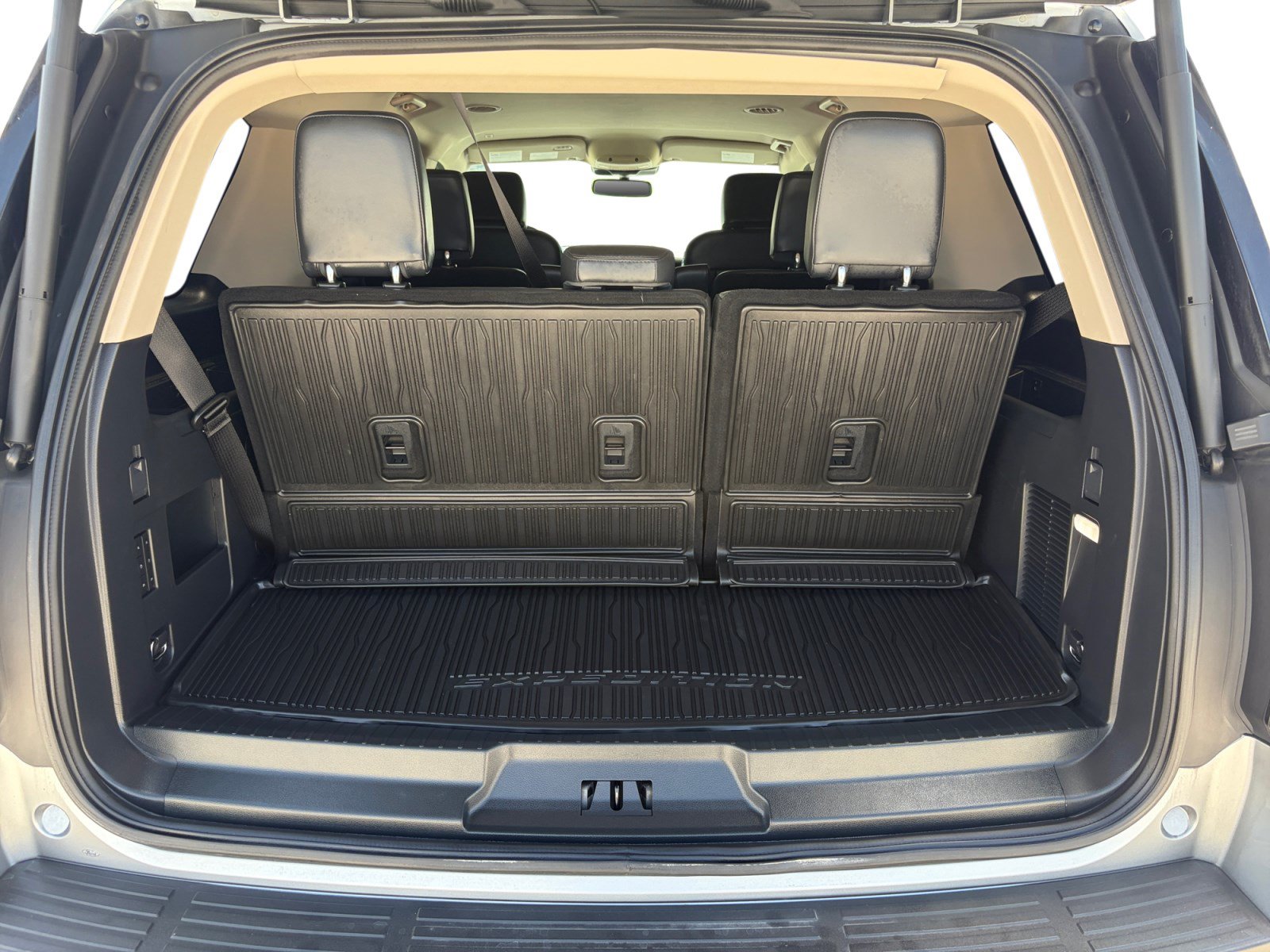 Certified 2024 Ford Expedition XLT RWD image 23