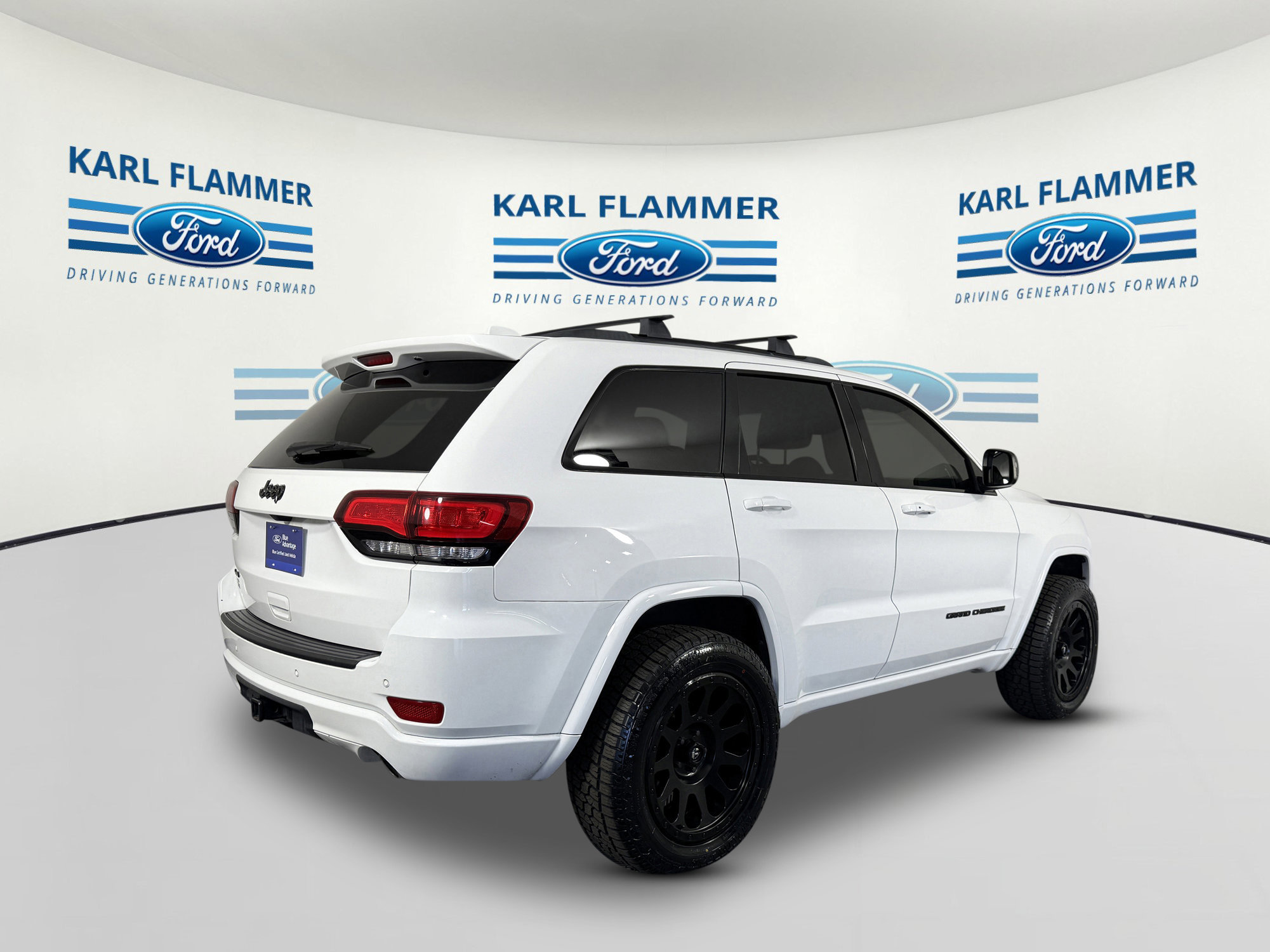 Used 2020 Jeep Grand Cherokee Altitude image 3