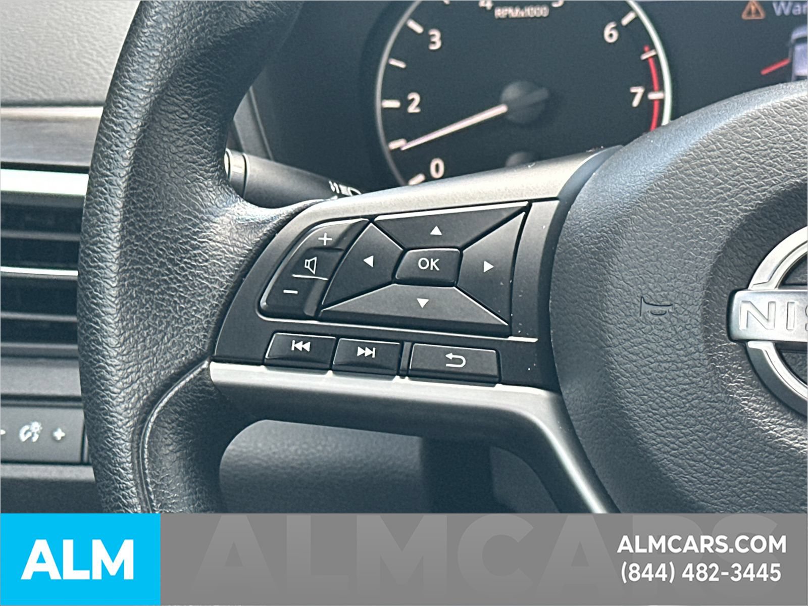 Used 2025 Nissan Altima 2.5 SV FWD image 17