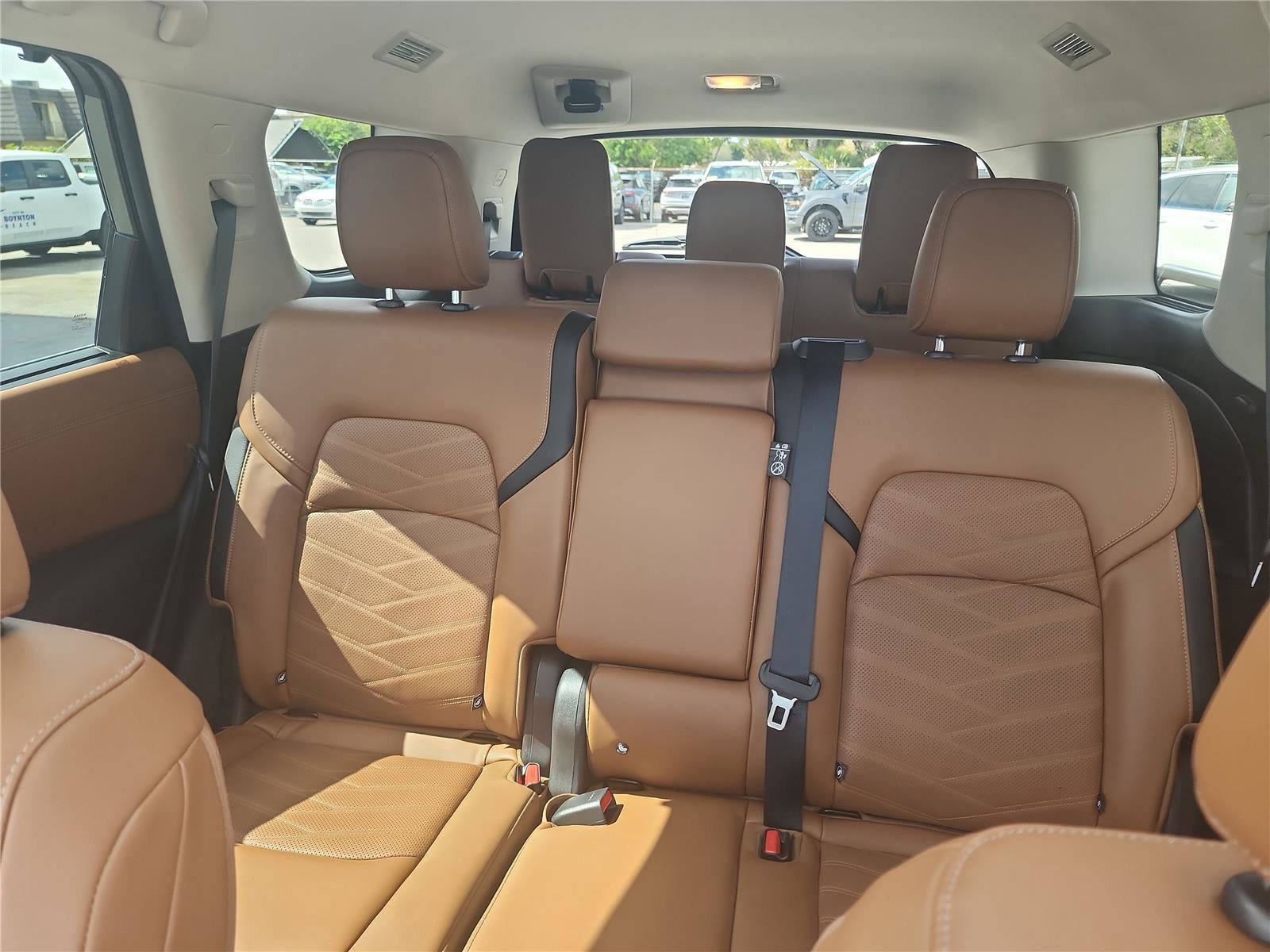 Used 2024 Nissan Pathfinder Platinum image 14