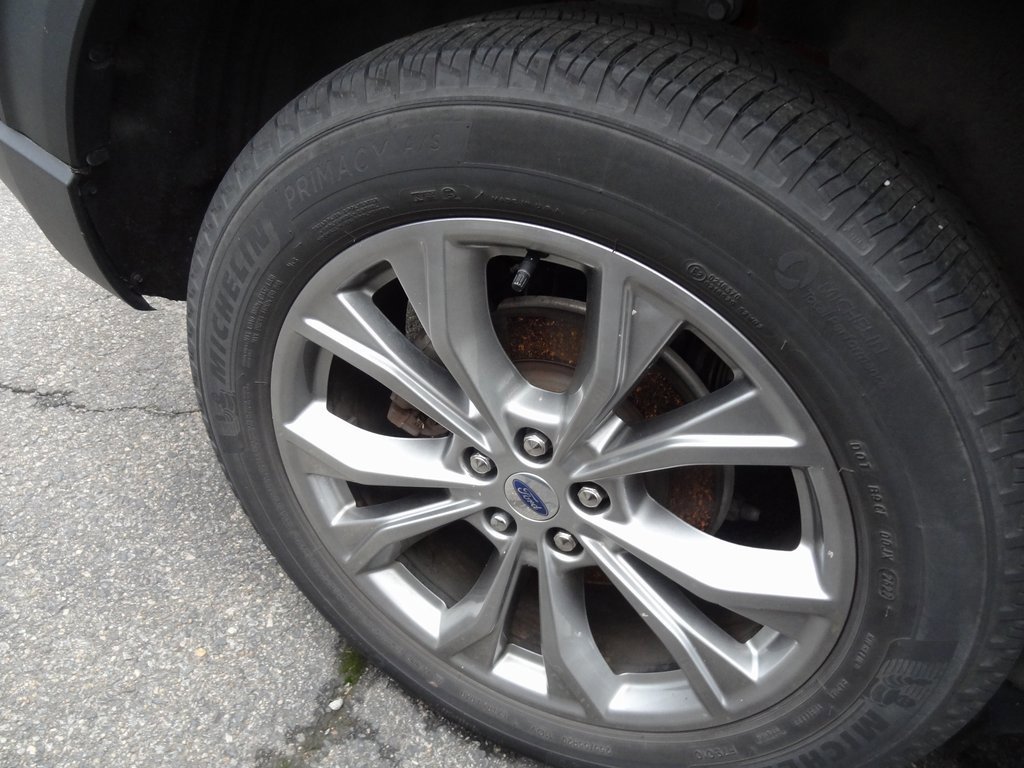 Certified 2022 Ford Explorer XLT w/ Equipment Group 202A image 11