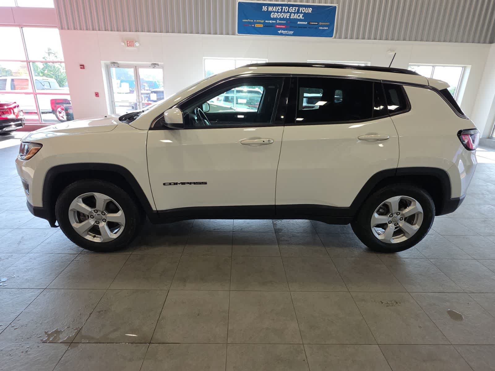Used 2018 Jeep Compass Latitude w/ Popular Equipment Group FWD image 12