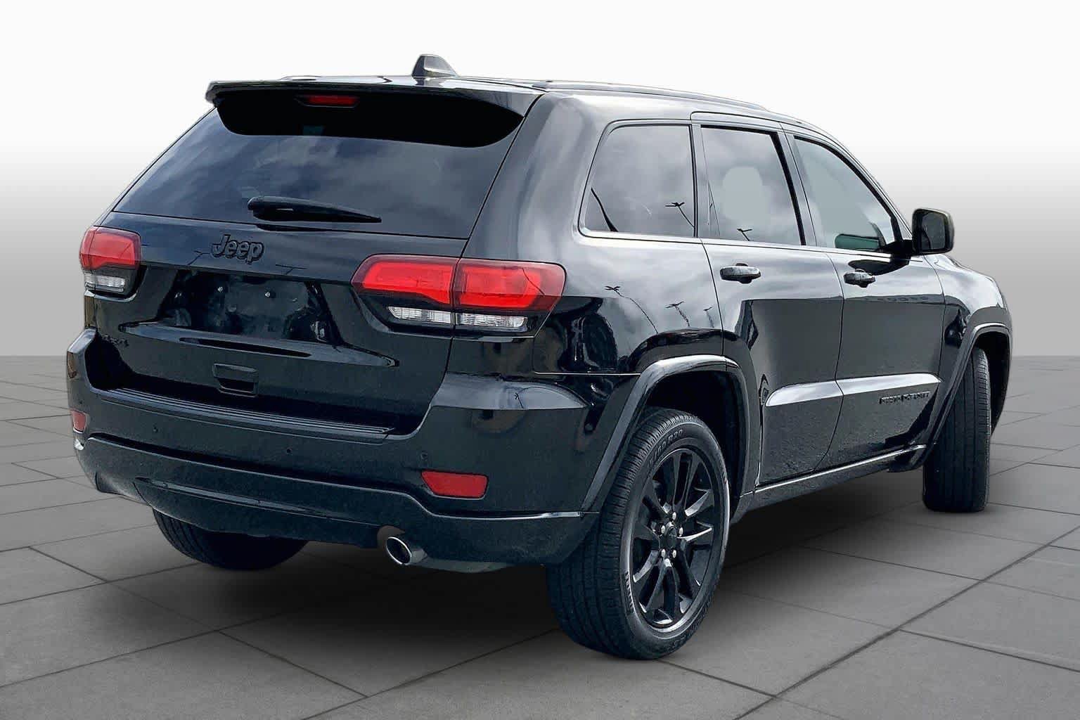 Used 2018 Jeep Grand Cherokee Altitude AWD/4WD image 12