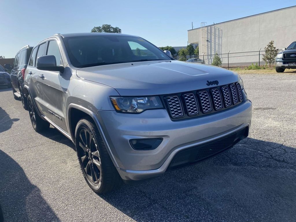 Used 2021 Jeep Grand Cherokee Laredo X RWD image 1