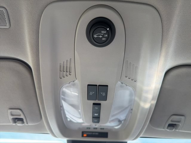 Used 2017 Chevrolet Equinox Premier w/ Enhanced Convenience Package FWD image 34