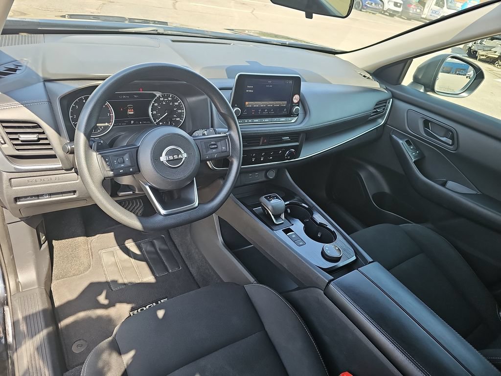 Used 2024 Nissan Rogue S AWD/4WD image 15