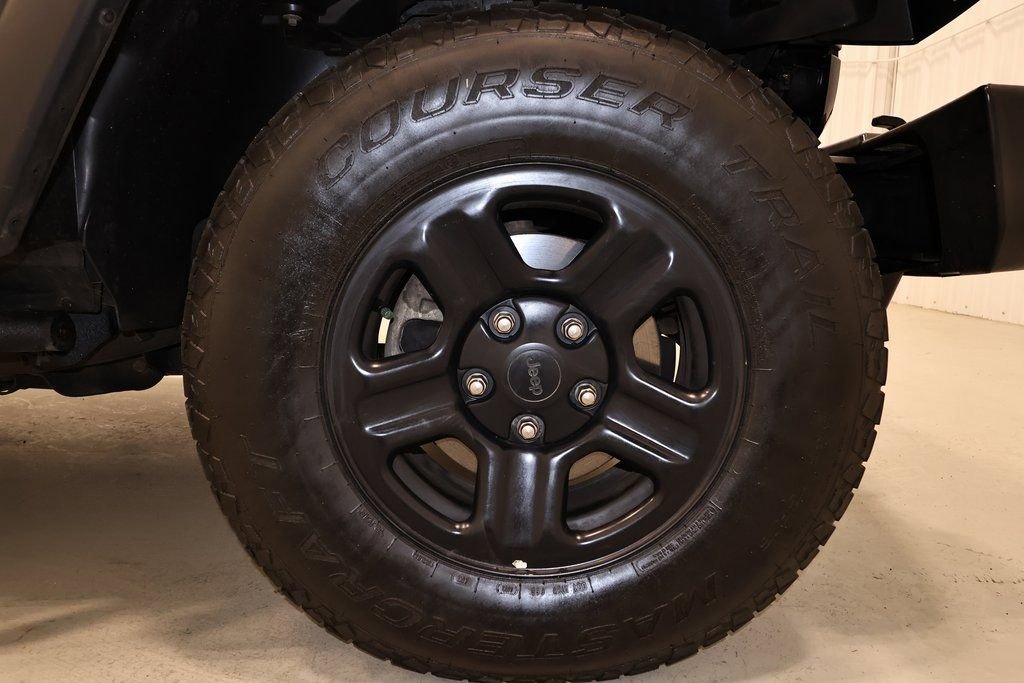 Used 2018 Jeep Wrangler Unlimited Sport image 32