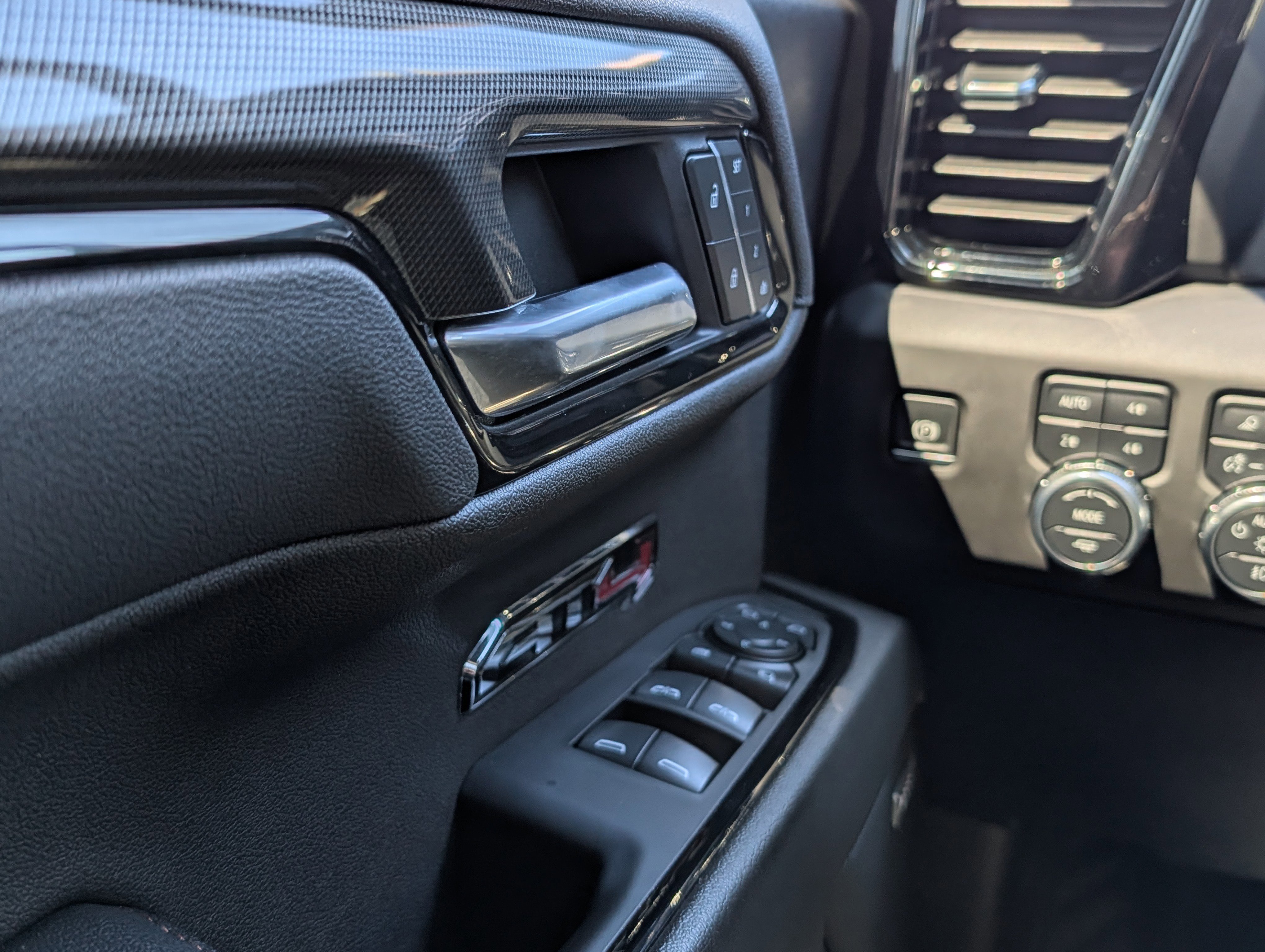 Used 2025 GMC Sierra 1500 AT4 w/ AT4 Premium Package image 35