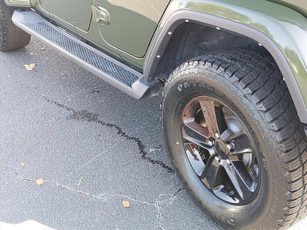 Used 2022 Jeep Wrangler Unlimited Sahara AWD/4WD image 19