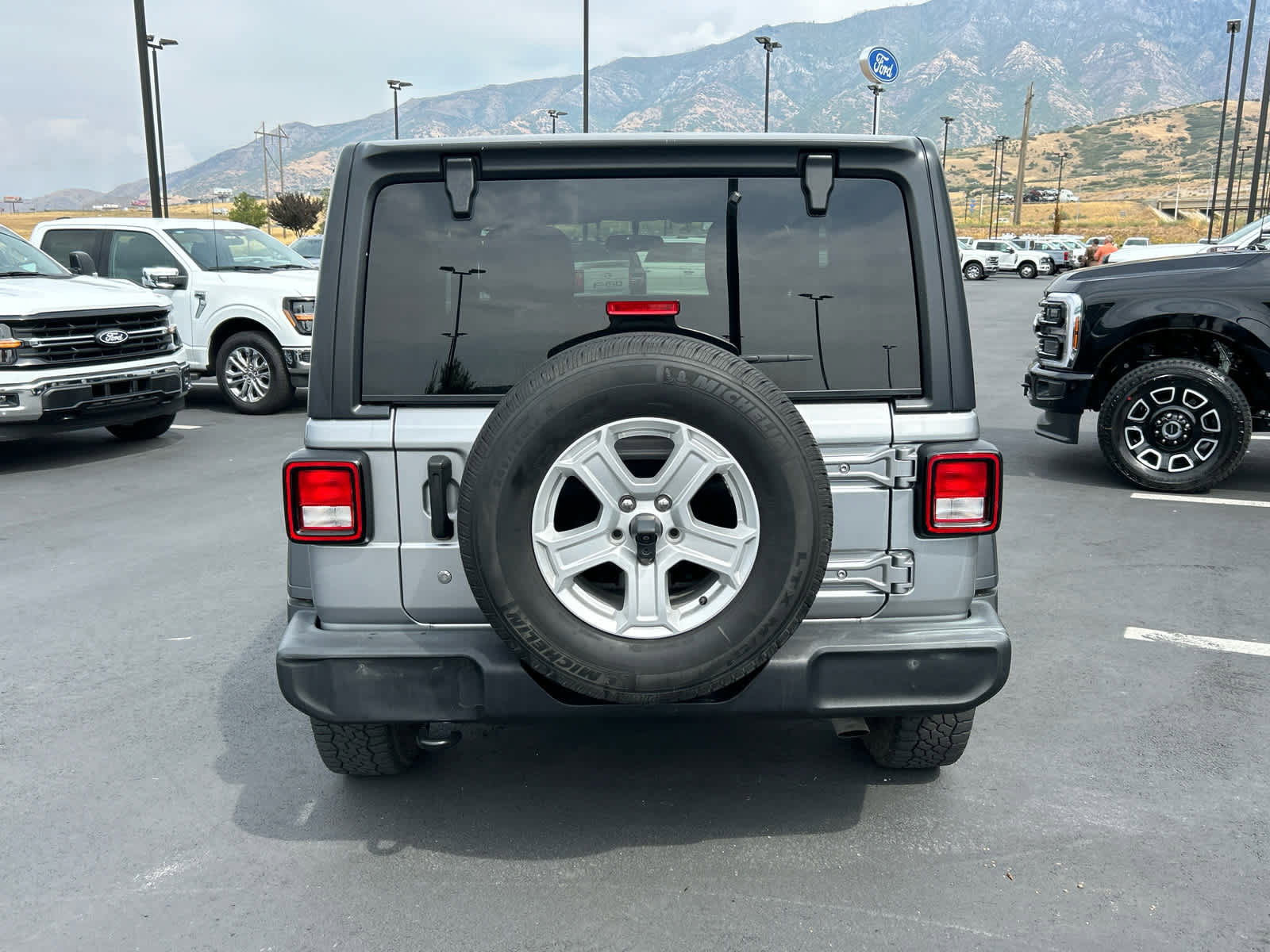 Used 2019 Jeep Wrangler Sport image 11