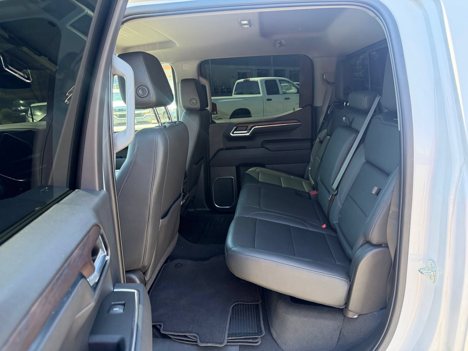 Used 2023 GMC Sierra 1500 SLT w/ SLT Premium Plus Package AWD/4WD image 12