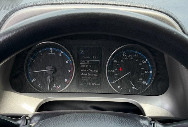 Used 2018 Toyota RAV4 LE FWD image 5