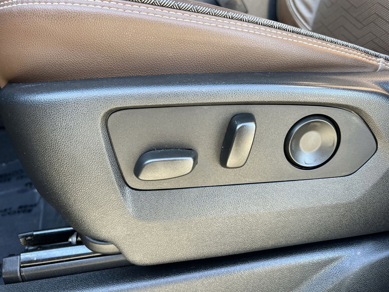 Used 2021 Chevrolet Suburban High Country w/ Premium Package image 14