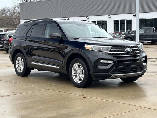 Certified 2023 Ford Explorer XLT w/ Equipment Group 202A image 7