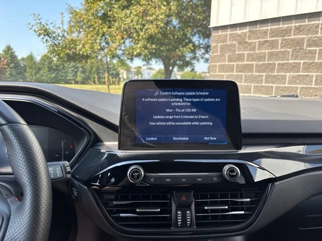 Certified 2025 Ford Escape ST-Line Select AWD/4WD image 23