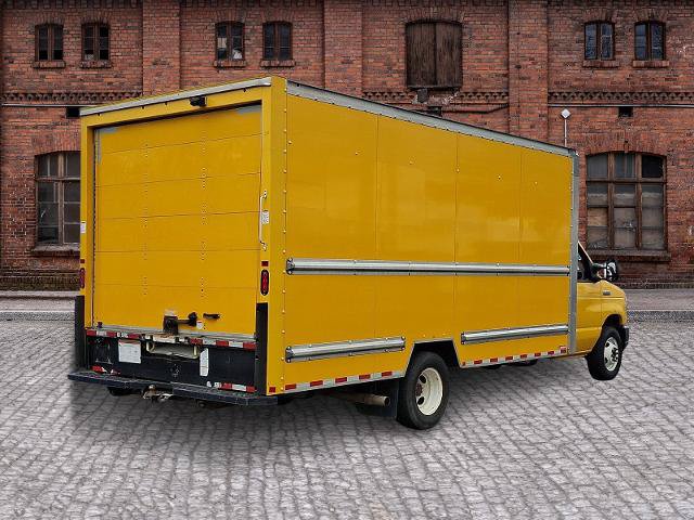 Certified 2022 Ford E-350 and Econoline 350 Super Duty RWD image 4