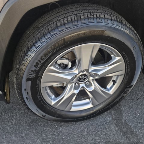 Used 2024 Toyota RAV4 XLE w/ Convenience Package image 10