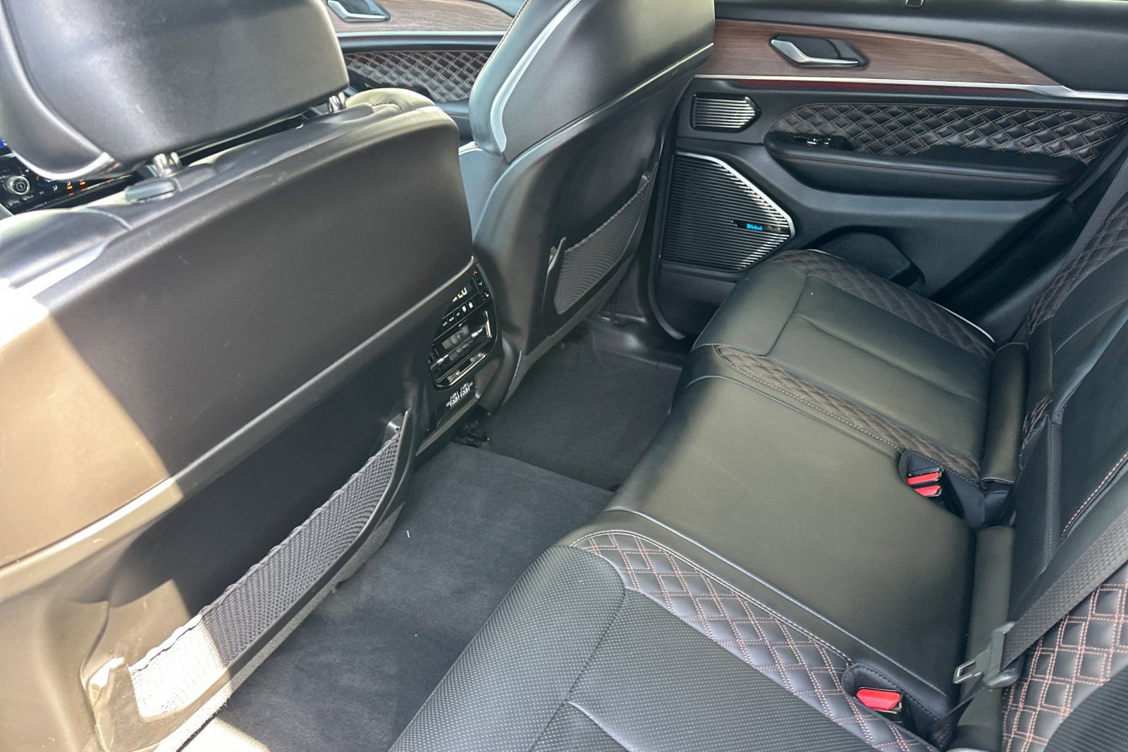 Used 2022 Jeep Grand Cherokee Summit w/ Advanced Protech Group IV AWD/4WD image 12