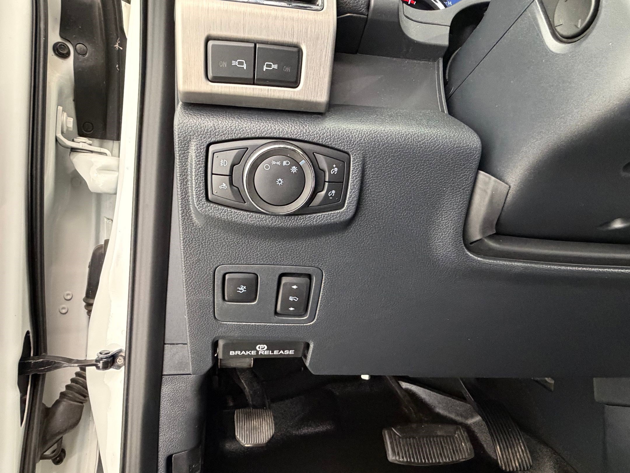 Certified 2022 Ford F450 Platinum w/ FX4 Off-Road Package image 26