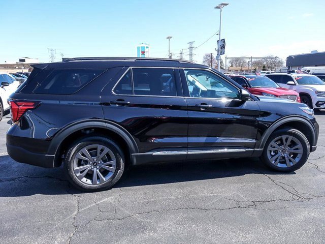 Certified 2025 Ford Explorer Active w/ Active Comfort Package AWD/4WD image 11