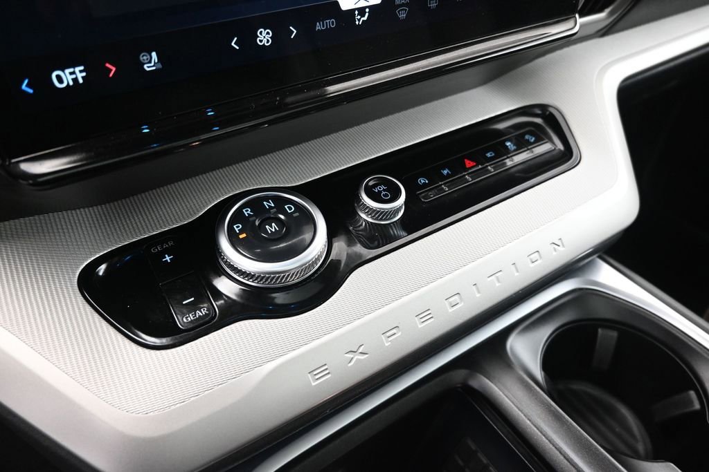 Certified 2025 Ford Expedition Active AWD/4WD image 18