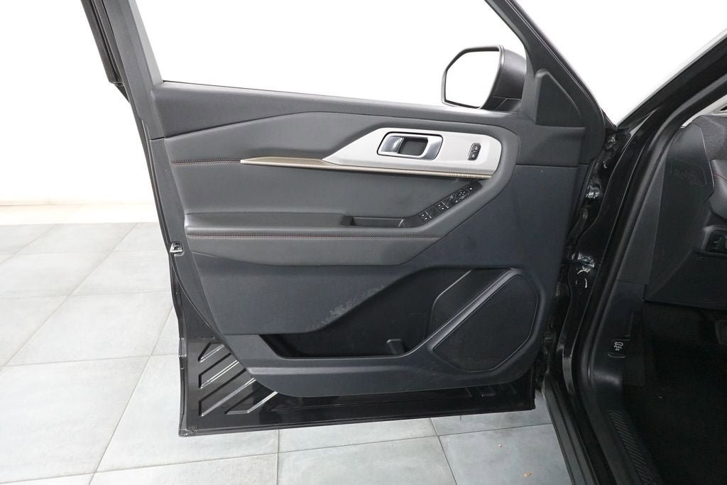 Certified 2025 Ford Explorer Active w/ Active Comfort Package AWD/4WD image 23