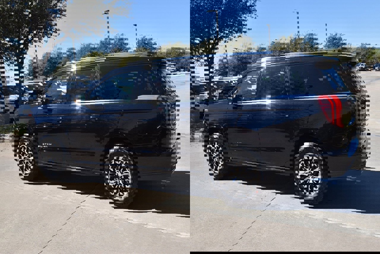 Certified 2025 Ford Expedition Max Platinum image 11