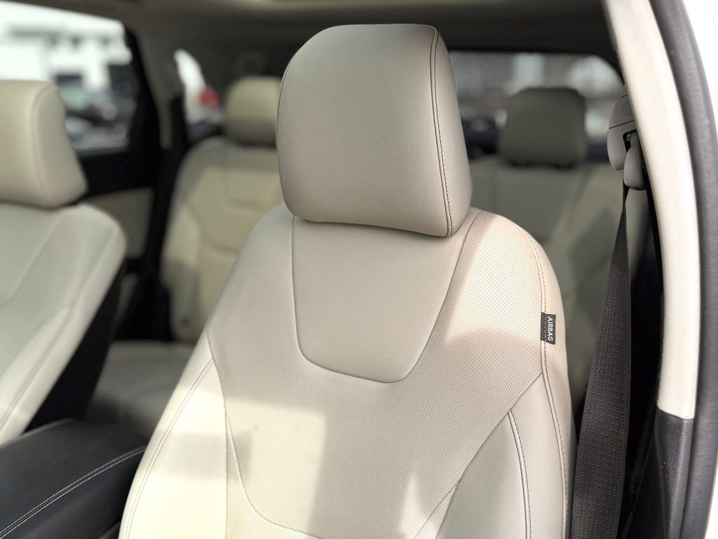 Certified 2022 Ford Edge Titanium w/ Equipment Group 301A image 8