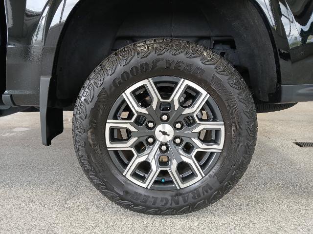 Used 2023 Chevrolet Colorado Z71 w/ Z71 Convenience Package 2 image 9