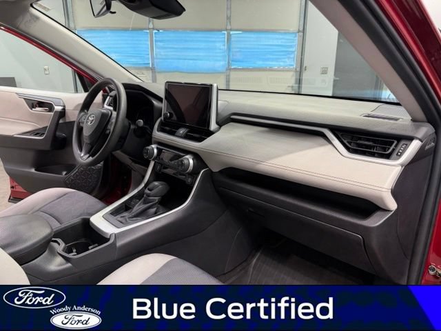 Used 2024 Toyota RAV4 XLE FWD image 25
