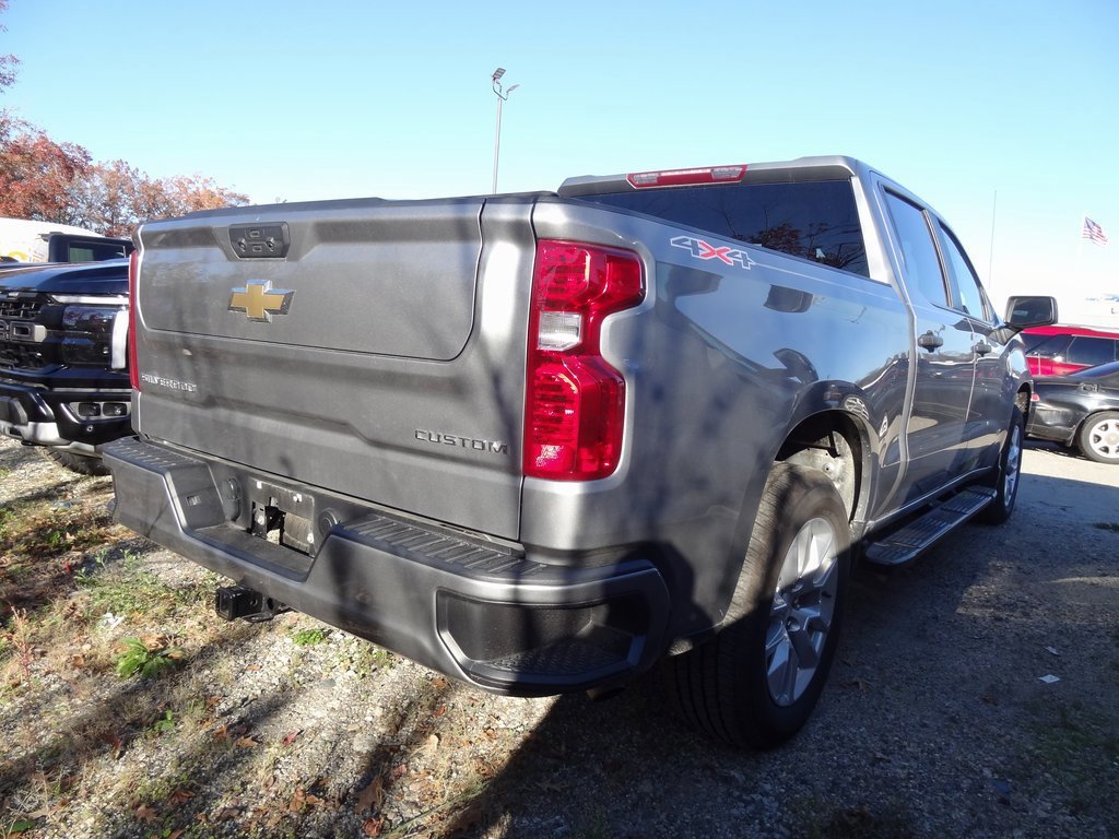 Used 2023 Chevrolet Silverado 1500 Custom image 3