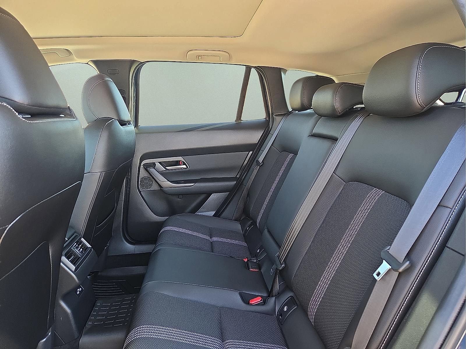 Used 2025 MAZDA CX-50 AWD 2.5 S w/ Premium Package image 10