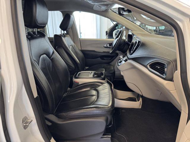 Used 2022 Chrysler Pacifica Touring-L AWD/4WD image 22