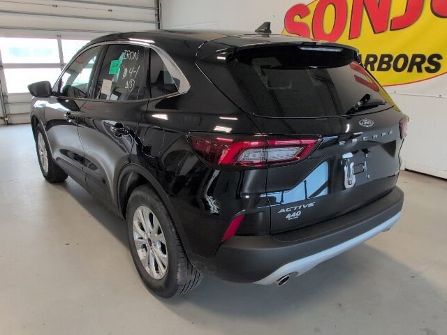 Certified 2024 Ford Escape Active AWD/4WD image 3
