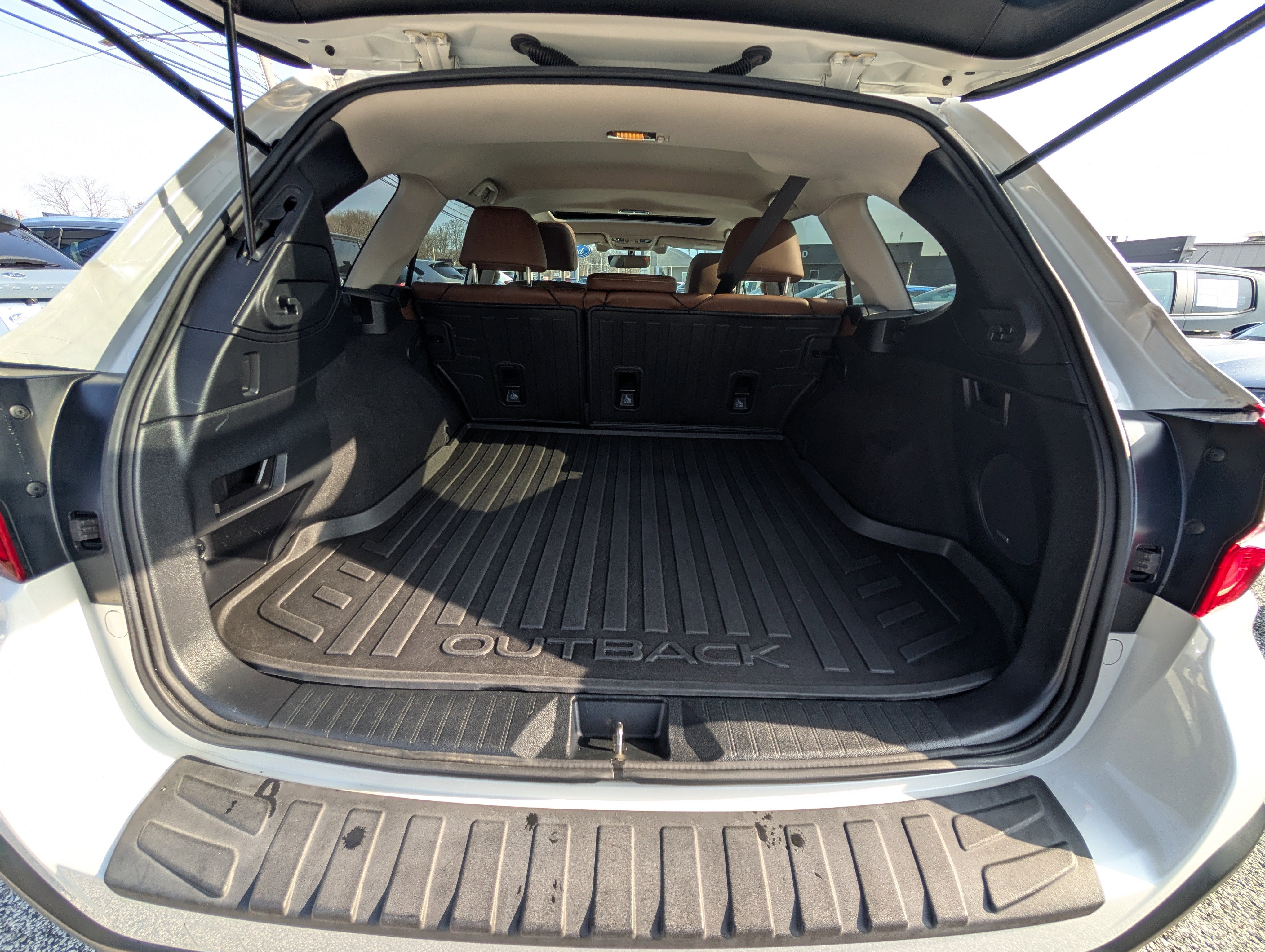 Used 2018 Subaru Outback 2.5i Touring image 14