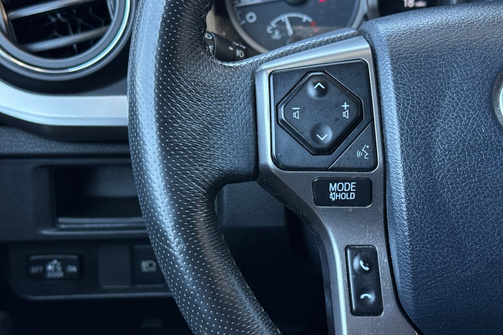 Used 2018 Toyota Tacoma SR5 RWD image 18