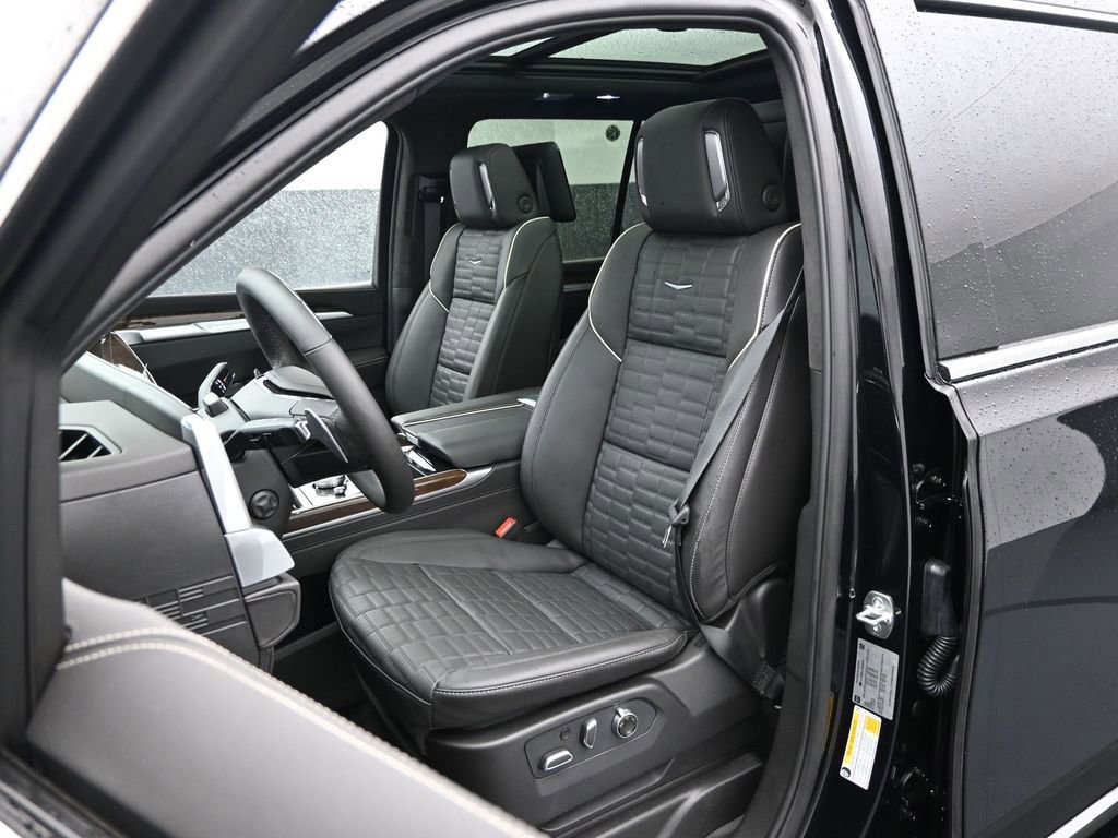Used 2026 Cadillac Escalade Platinum Luxury image 9